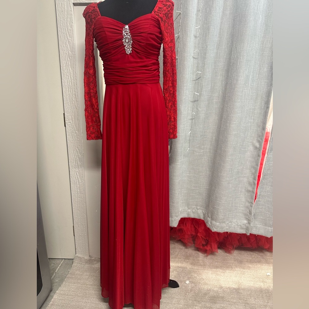 Elegant Red Lace Evening Gown